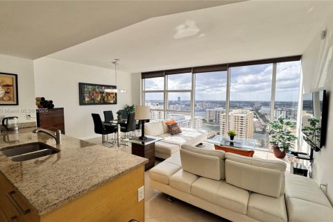 Снять в аренду кондоминиум в Халландейл-Бич, Флорида 1 спальня, 80.92м2, № 1958355 - фото 15