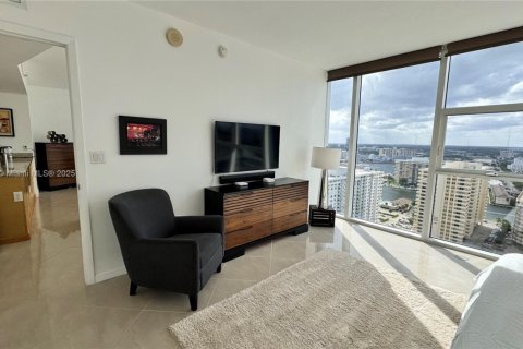 Снять в аренду кондоминиум в Халландейл-Бич, Флорида 1 спальня, 80.92м2, № 1958355 - фото 17