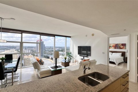 Снять в аренду кондоминиум в Халландейл-Бич, Флорида 1 спальня, 80.92м2, № 1958355 - фото 5