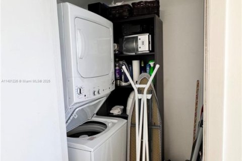 Снять в аренду кондоминиум в Халландейл-Бич, Флорида 1 спальня, 80.92м2, № 1958355 - фото 26