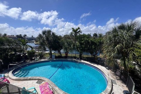 Copropriété à vendre à Hallandale Beach, Floride: 2 chambres, 80.82 m2 № 2043979 - photo 24