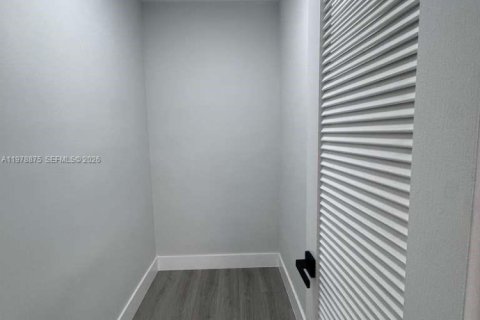 Copropriété à vendre à Hallandale Beach, Floride: 2 chambres, 80.82 m2 № 2043979 - photo 18