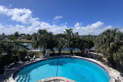 Copropriété à vendre à Hallandale Beach, Floride: 2 chambres, 80.82 m2 № 2043979 - photo 25