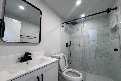 Copropriété à vendre à Hallandale Beach, Floride: 2 chambres, 80.82 m2 № 2043979 - photo 11