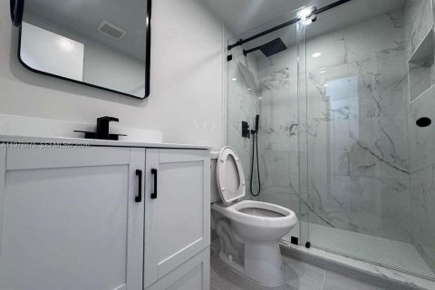 Copropriété à vendre à Hallandale Beach, Floride: 2 chambres, 80.82 m2 № 2043979 - photo 9