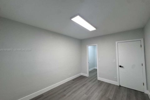 Copropriété à vendre à Hallandale Beach, Floride: 2 chambres, 80.82 m2 № 2043979 - photo 14