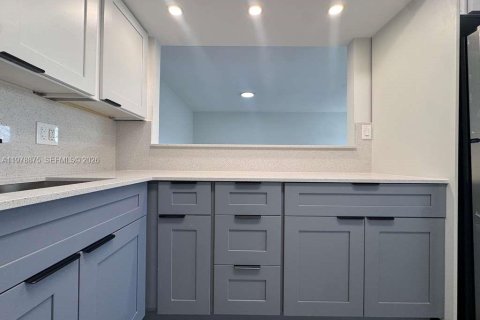 Copropriété à vendre à Hallandale Beach, Floride: 2 chambres, 80.82 m2 № 2043979 - photo 3