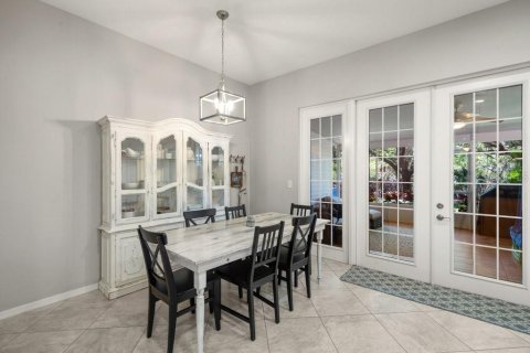 Townhouse in Palm Harbor, Florida 4 bedrooms, 293.57 sq.m. № 1915832 - photo 13