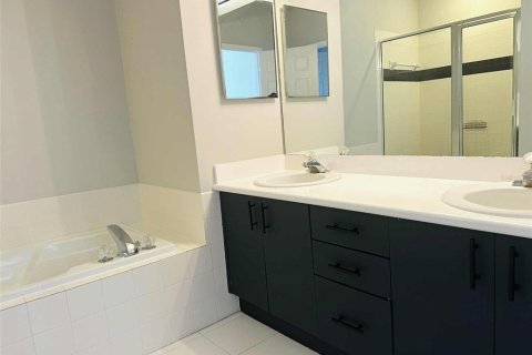 Townhouse in Palm Harbor, Florida 4 bedrooms, 293.57 sq.m. № 1915832 - photo 25