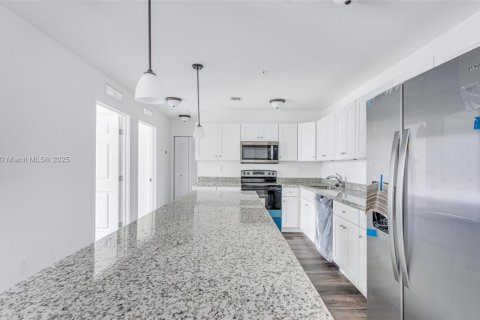 Townhouse in Homestead, Florida 3 bedrooms, 136.38 sq.m. № 1950285 - photo 14