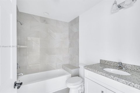 Townhouse in Homestead, Florida 3 bedrooms, 136.38 sq.m. № 1950285 - photo 17