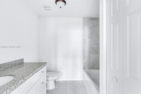 Townhouse in Homestead, Florida 3 bedrooms, 136.38 sq.m. № 1950285 - photo 11