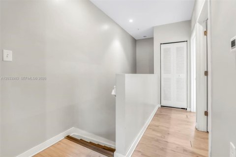 Adosado en alquiler en Miami, Florida, 3 dormitorios № 2078129 - foto 27