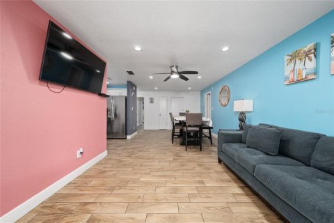 Casa en venta en Kissimmee, Florida, 3 dormitorios, 123.56 m2 № 2206291 - foto 5