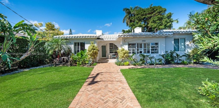 Casa en Miami Beach, Florida 4 dormitorios, 254.09 m2 № 1496659