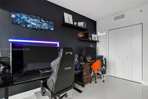 Condominio en venta en Miami, Florida, 2 dormitorios, 102.1 m2 № 1979362 - foto 16