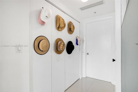 Condominio en venta en Miami, Florida, 2 dormitorios, 102.1 m2 № 1979362 - foto 10