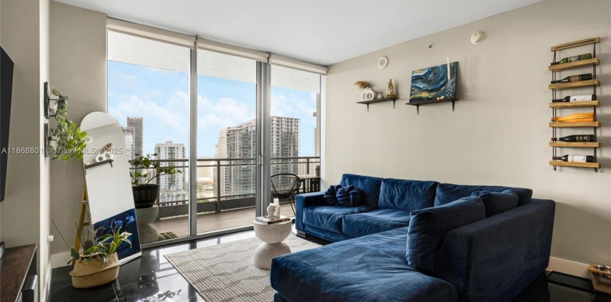 Condominio en Miami, Florida, 2 dormitorios № 1979362