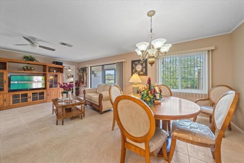 Condo in Sarasota, Florida, 2 bedrooms  № 2305890 - photo 11