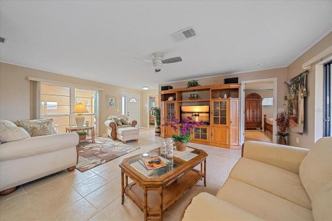 Condo in Sarasota, Florida, 2 bedrooms  № 2305890 - photo 7