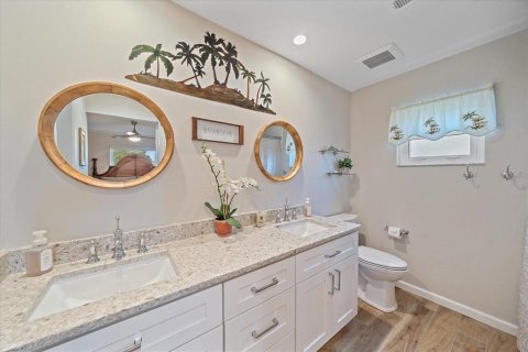 Condo in Sarasota, Florida, 2 bedrooms  № 2305890 - photo 25
