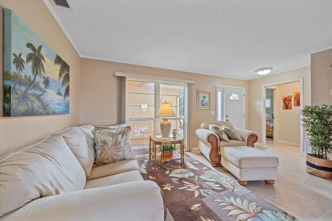 Condo in Sarasota, Florida, 2 bedrooms  № 2305890 - photo 9