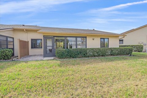 Condo in Sarasota, Florida, 2 bedrooms  № 2305890 - photo 3