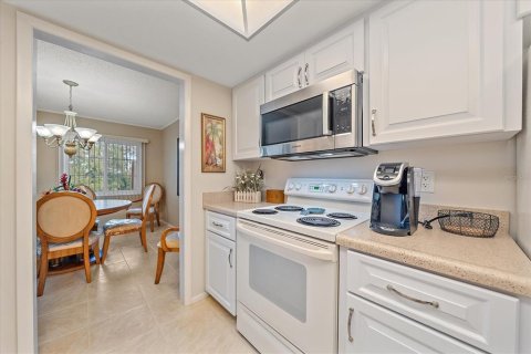 Condo in Sarasota, Florida, 2 bedrooms  № 2305890 - photo 15