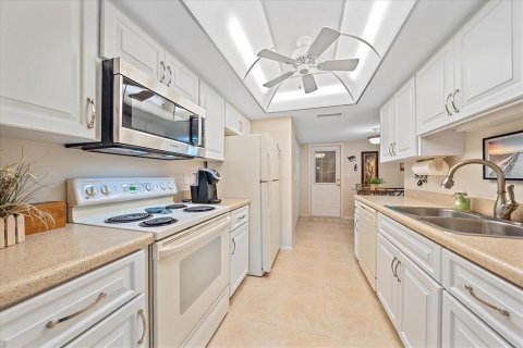 Condo in Sarasota, Florida, 2 bedrooms  № 2305890 - photo 18