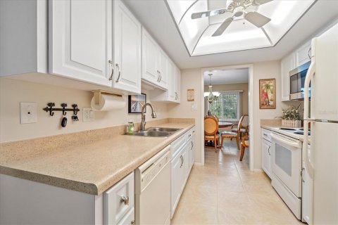 Condo in Sarasota, Florida, 2 bedrooms  № 2305890 - photo 14