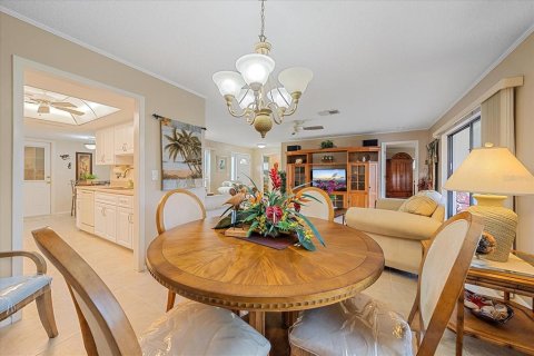 Condo in Sarasota, Florida, 2 bedrooms  № 2305890 - photo 13