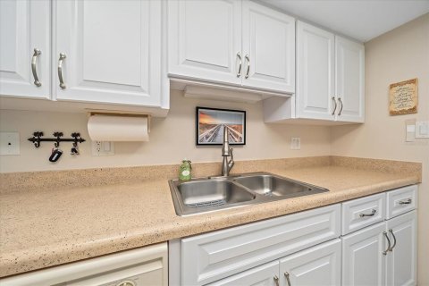 Condo in Sarasota, Florida, 2 bedrooms  № 2305890 - photo 16