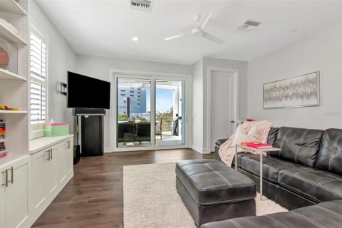 Adosado en venta en Saint Petersburg, Florida, 3 dormitorios, 250.84 m2 № 2215121 - foto 4