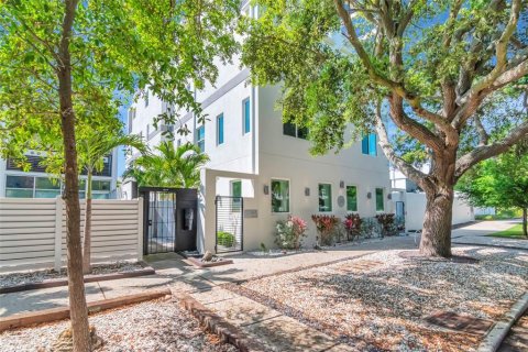 Adosado en venta en Saint Petersburg, Florida, 3 dormitorios, 250.84 m2 № 2215121 - foto 28