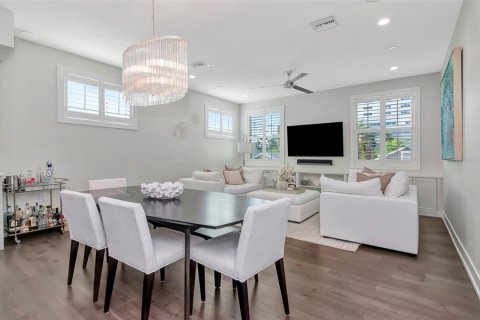 Adosado en venta en Saint Petersburg, Florida, 3 dormitorios, 250.84 m2 № 2215121 - foto 11