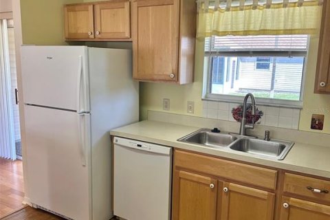 House in The Villages, Florida 2 bedrooms, 106.65 sq.m. № 2117409 - photo 8