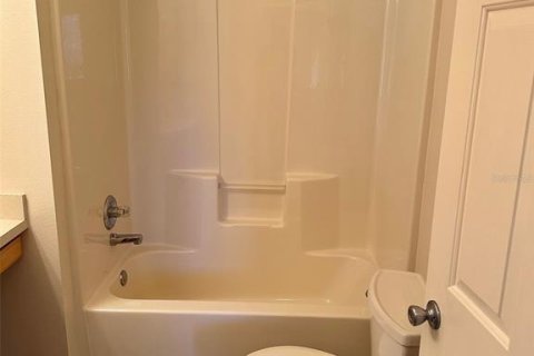 House in The Villages, Florida 2 bedrooms, 106.65 sq.m. № 2117409 - photo 18