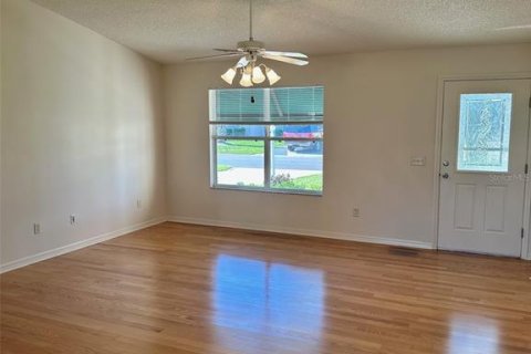 House in The Villages, Florida 2 bedrooms, 106.65 sq.m. № 2117409 - photo 2