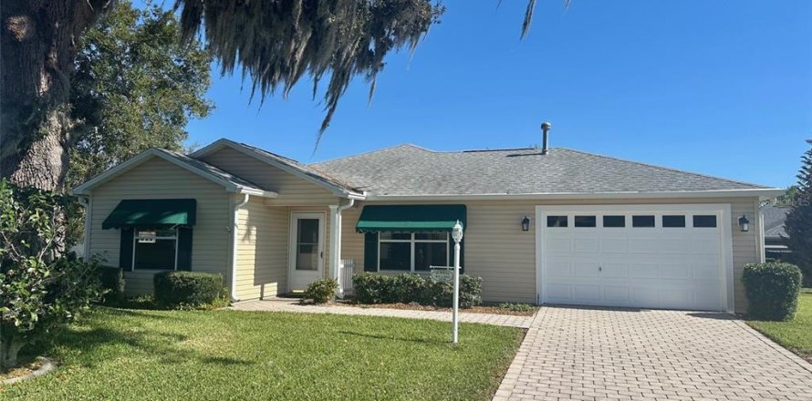 House in The Villages, Florida 2 bedrooms, 106.65 sq.m. № 2117409