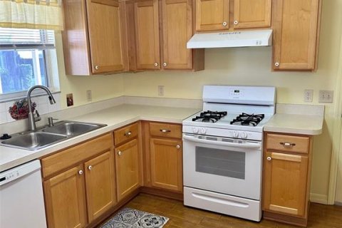 House in The Villages, Florida 2 bedrooms, 106.65 sq.m. № 2117409 - photo 7