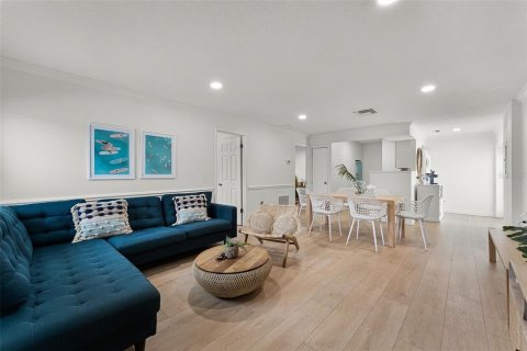Propiedad comercial en venta en Cocoa Beach, Florida, 293.2 m2 № 1787514 - foto 16