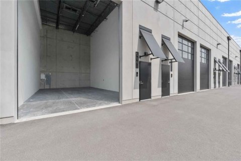 Immobilier commercial à vendre à Tampa, Floride: 85.84 m2 № 2419869 - photo 2