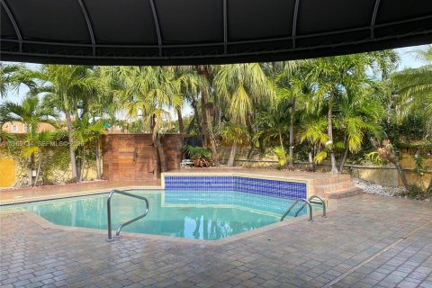 Casa en venta en Miami, Florida, 3 dormitorios, 139.17 m2 № 2030842 - foto 29
