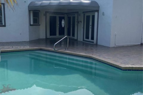 Casa en venta en Miami, Florida, 3 dormitorios, 139.17 m2 № 2030842 - foto 25