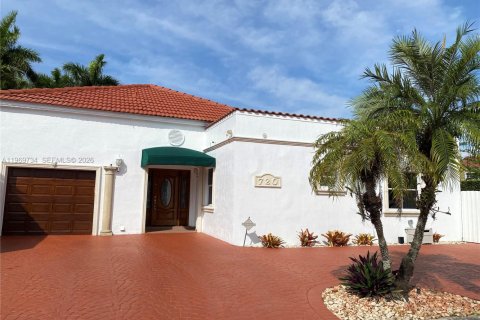 Casa en venta en Miami, Florida, 3 dormitorios, 139.17 m2 № 2030842 - foto 1