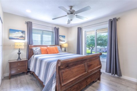 House in Pompano Beach, Florida 5 bedrooms, 219.44 sq.m. № 2075265 - photo 24