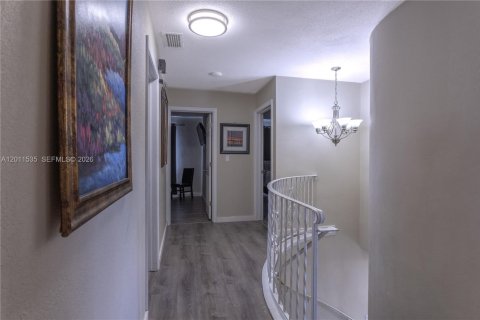 House in Pompano Beach, Florida 5 bedrooms, 219.44 sq.m. № 2075265 - photo 15