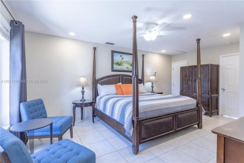House in Pompano Beach, Florida 5 bedrooms, 219.44 sq.m. № 2075265 - photo 12