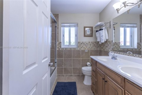 House in Pompano Beach, Florida 5 bedrooms, 219.44 sq.m. № 2075265 - photo 19