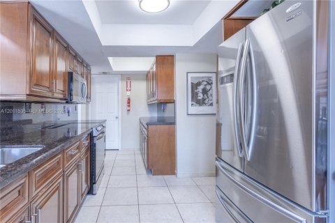 House in Pompano Beach, Florida 5 bedrooms, 219.44 sq.m. № 2075265 - photo 9